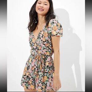 American Eagle‎ Women's Floral Wrap-Front Romper Size Medium Linen Blend